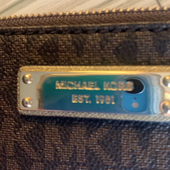 Michael Kors Wristlet New in Box with tags - Picture 4 of 11